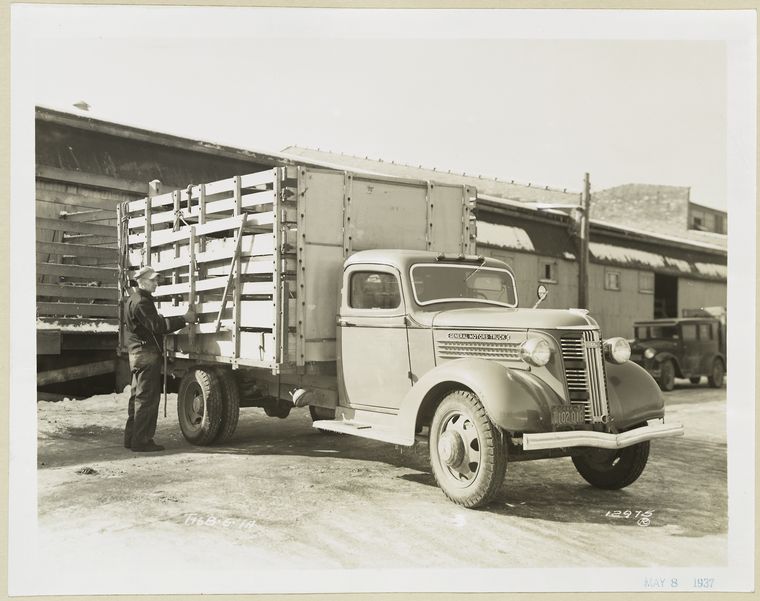 Model T 16B – G 1A at a loading area.