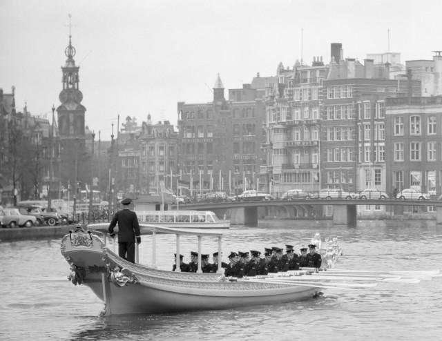 Koningssloep proefvaart op de Amstel *27 april 1962