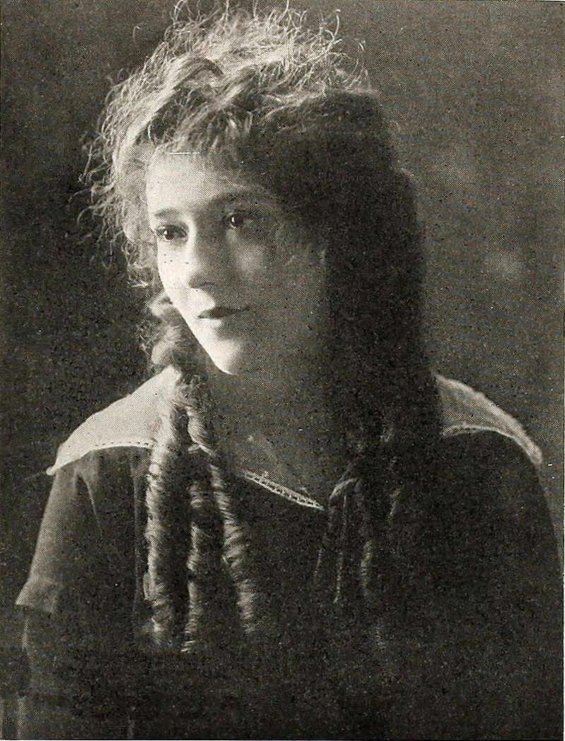 Promotional photo of Mary Pickford published in Motography. 1916 .Source