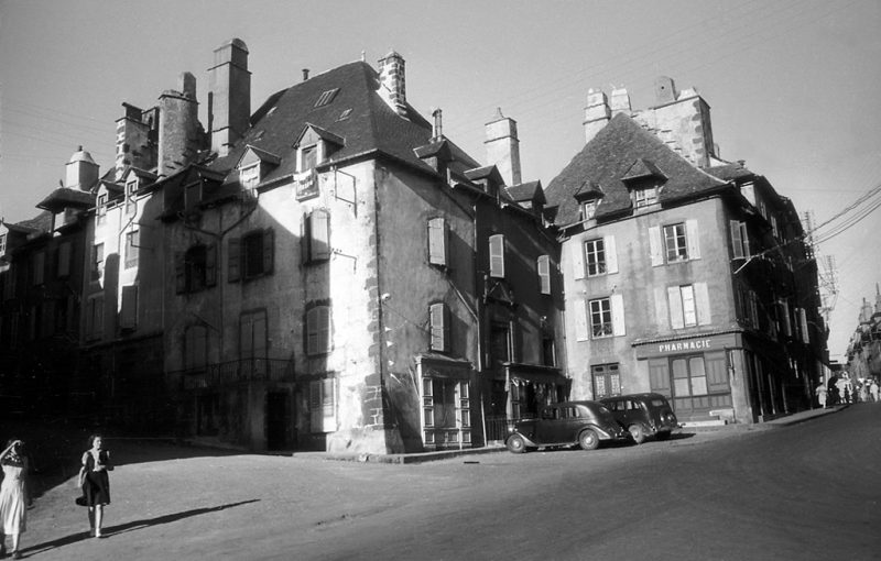 Street view in Mauriac, at the crossing of Rue Saint-Luc, Boulevard Monthyon and Rue de la République