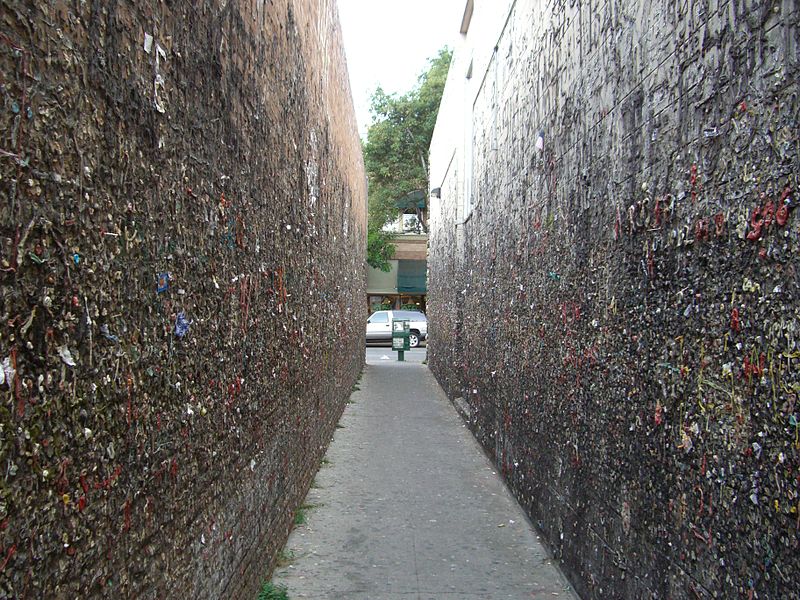 Located between 733 and 734 Higuera Street, the alley is fifteen feet high and seventy feet long. source