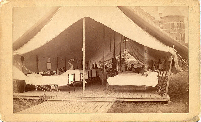 Des salles de tentes érigées, 1898