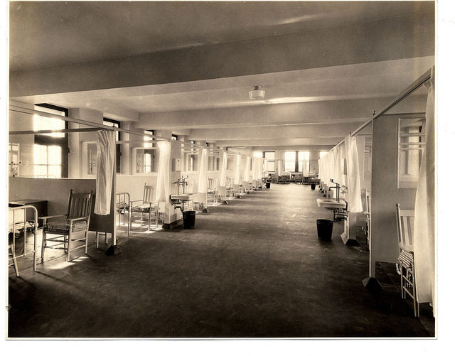 Salle typique, 1920