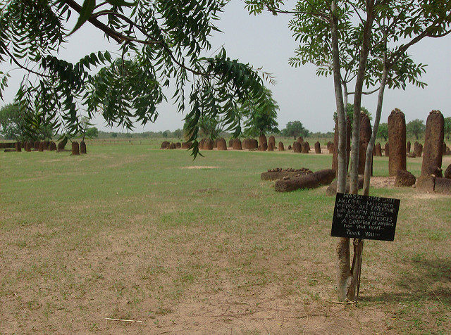 A los círculos de piedra en Senegambian Wassu.  Autor de la foto