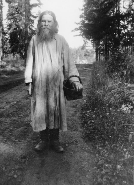 russisk-ortodokse munk med stort skjegg