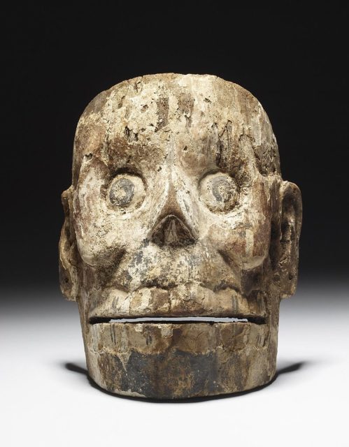 Máscara De madeira asteca. Foto crédito