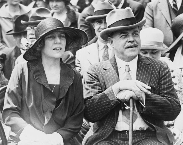 Alice Roosevelt Longworth with her husband, House Speaker and Ohio Congressman Nicholas Longworth, on the steps of the US Capitol in 1926.