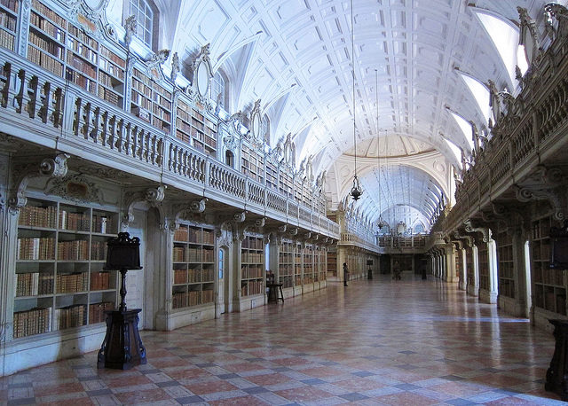 The Library of the Mafra National Palace. Photo by Bosc d’Anjou CC BY 2.0