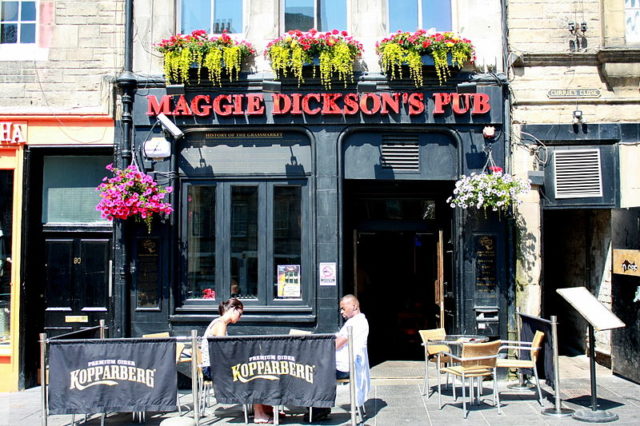 Maggie Dickson’s Pub, Grassmarket, Edinburgh. Photo by Md.altaf.rahman CC BY-SA 3.0
