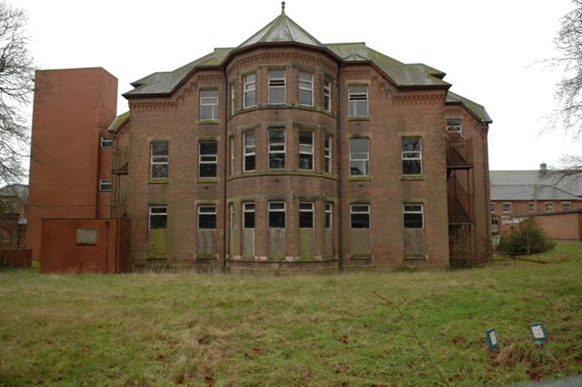 In its time, it was the largest mental hospital in Britain. Author: Mark Savage. CC BY-SA 2.0