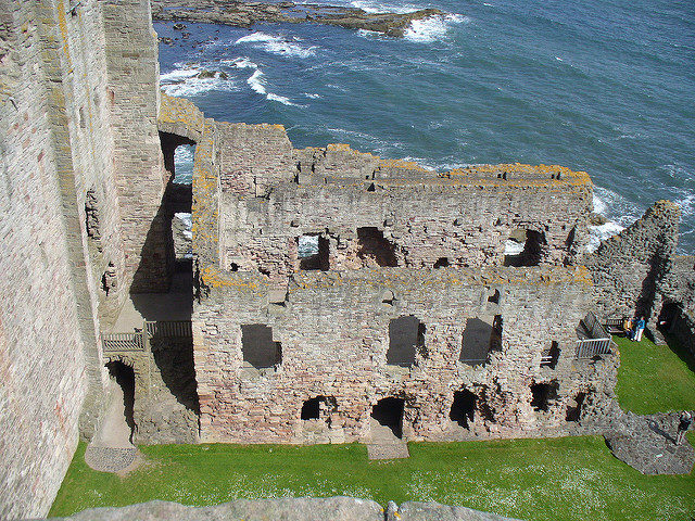 Today, the castle is in the care of Historic Scotland. Author: agmoseman. CC BY 2.0
