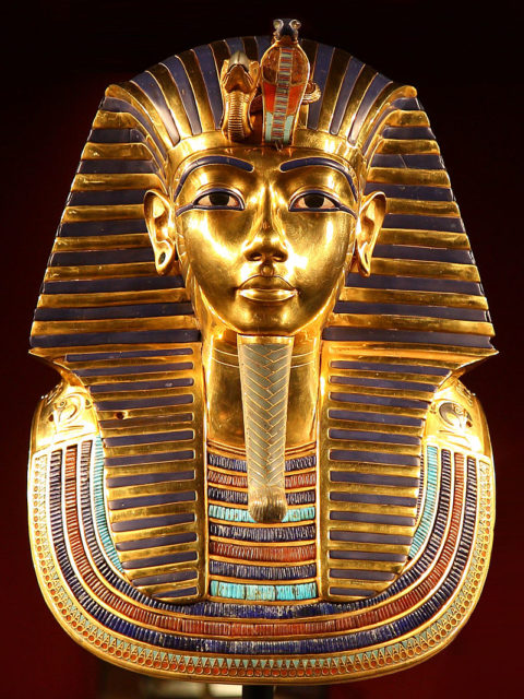 Masca de aur a lui Tutankhamon în Muzeul Egiptean. Fotografie de Carsten Frenzl CC BY 2.0