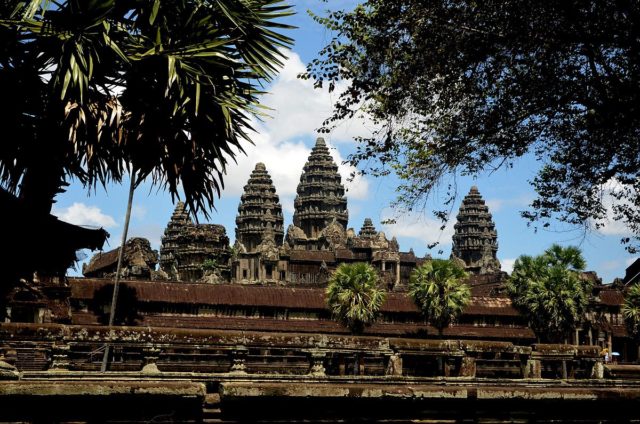 The Angkor Wat embraced by some wild vegetation. Photo by Ksuryawanshi, CC BY-SA 4.0.