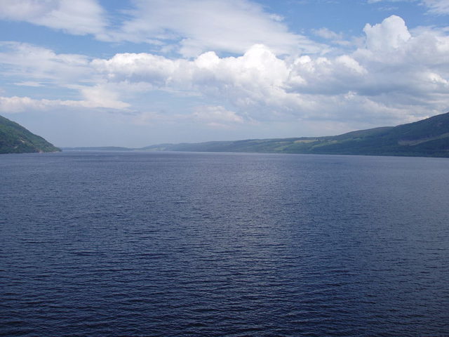 Urquhart Bay and Loch Ness viewed from Grant’s Tower at Urquhart Castle. Author: Gregory J Kingsley. CC BY-SA 3.0