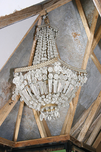 Neverwas chandelier. Photo by Caitlin Childs CC BY-SA 2.0