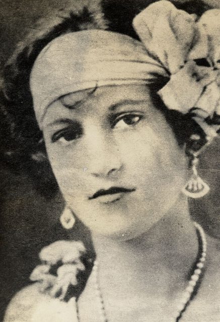 Elena Milagro Hoyos, the love of Count Carl Tanzler Von Cosel. From the DeWolfe and Wood Collection in the Otto Hirzel Scrapbook. Photo by Florida Keys–Public Libraries CC BY 2.0