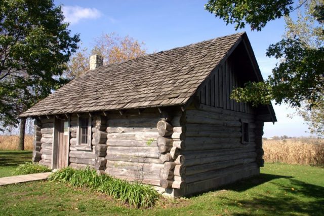 Little House replica at the Little House Wayside.
