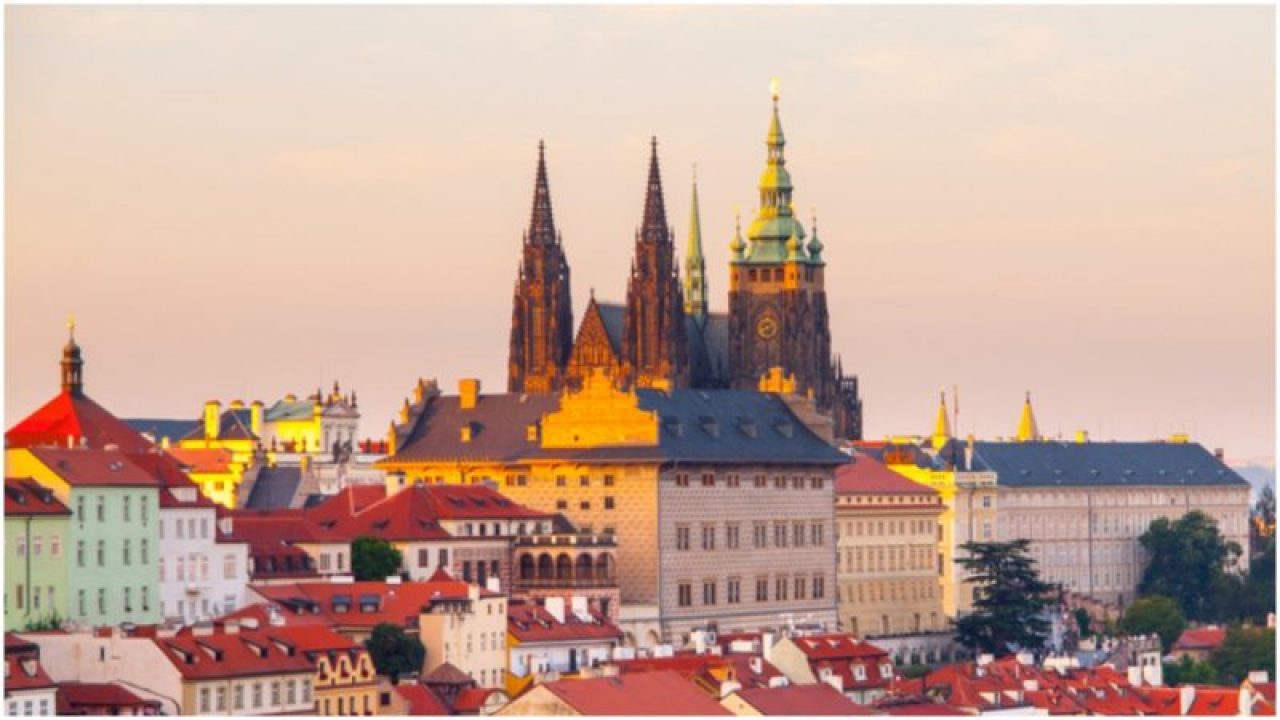 Prague Castle Has Been Crowned The Largest Ancient Castle In The World