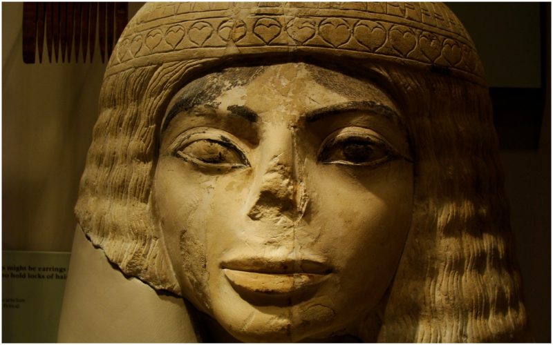 In A Chicago Museum Is A 3 000 Year Old Egyptian Bust Of A Woman That