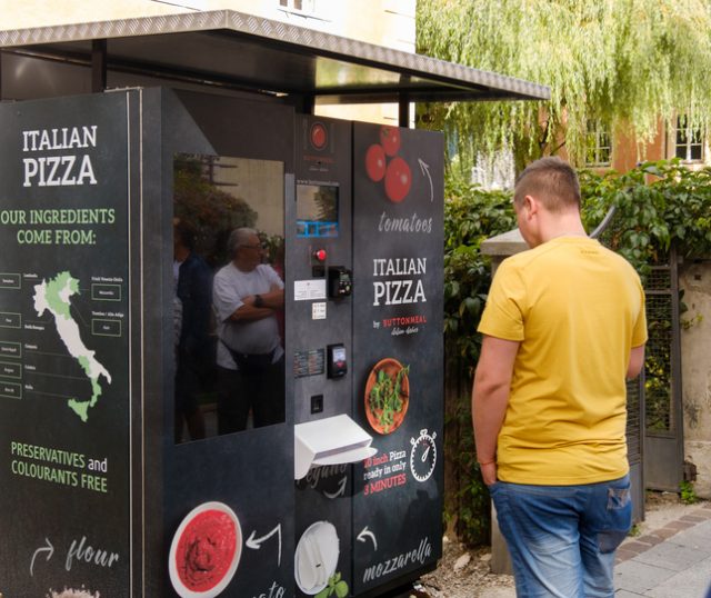 Máquina de venda de Pizza em Itália