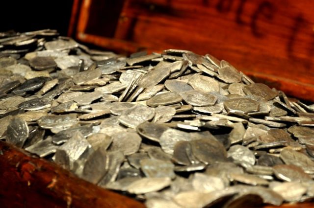Silver from the pirate ship Whydah. “The riches, with the guns, would be buried in the sand.” Photo by Theodore Scott – Flickr CC BY 2.0