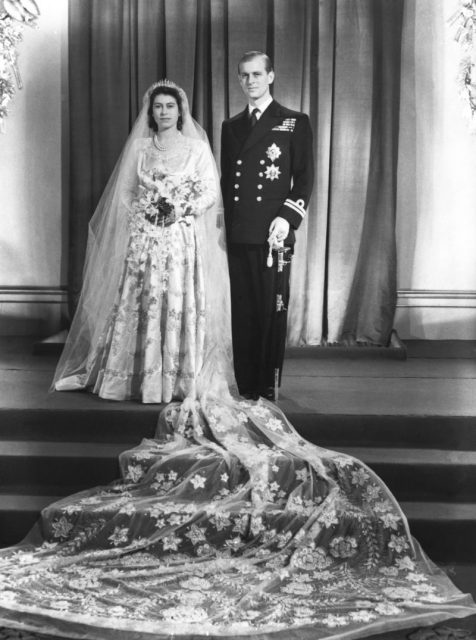 Princess Elizabeth and her husband, Philip, Duke of Edinburgh, at Buckingham Palace after their marriage at Westminster Abbey, 1947. (Photo by © Hulton-Deutsch Collection/CORBIS/Corbis via Getty Images)