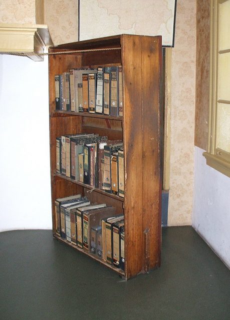 Reconstruction of the bookcase that covered the entrance to the Secret Annex, in the Anne Frank House in Amsterdam. Photo by Bungle CC By SA 3.0