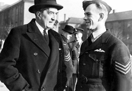 Sergeant Fuller (right) with Australian High Commissioner Stanley Bruce in London, 1941