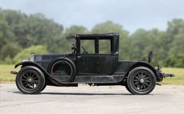A view of a 1916 Locomobile Model 38 Collapsible Cabriolet also consigned for the auction. Photo by Worldwide Auctioneers