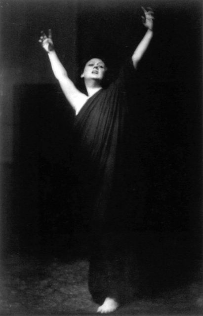 Photo by Arnold Genthe of Duncan performing barefoot during her 1915–18 American tour.