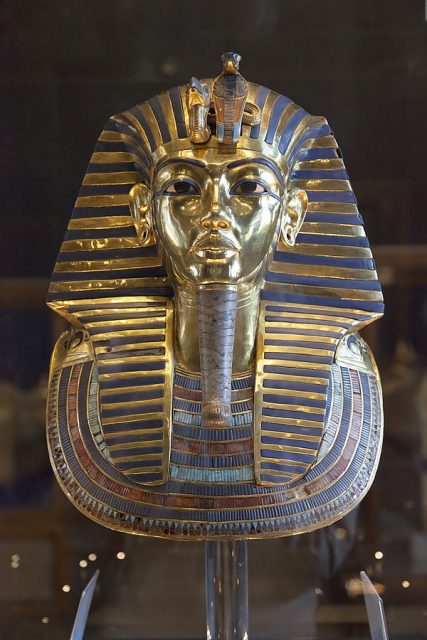 Front shot of the funerary mask of Tutankhamun, now housed in the Egyptian Museum in Cairo. Photo credit: Roland Unger – Own work, CC BY-SA 3.0