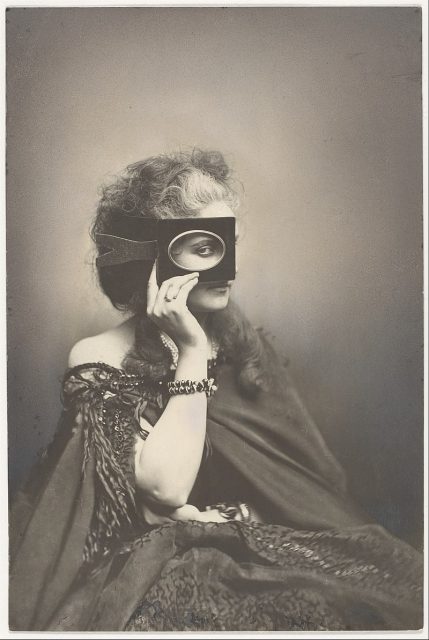 Photo of Countess De Castiglione in MET