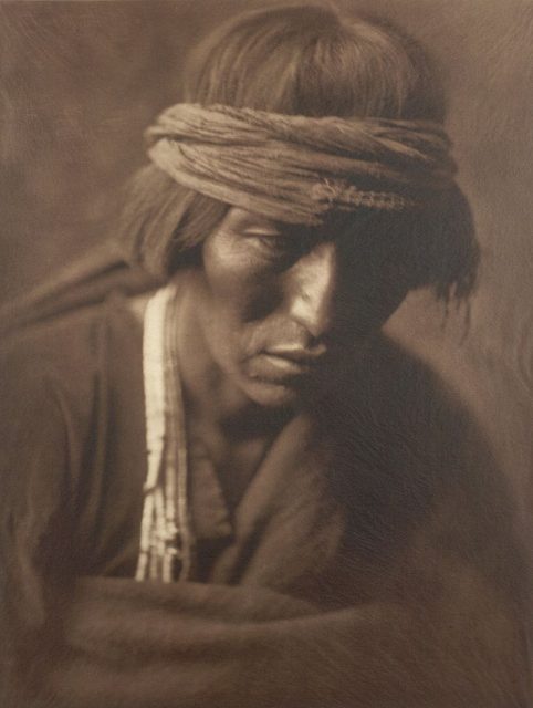 A Navajo medicine man, photograph by Edward S. Curtis. USA, 1900. The Wellcome Collection, London.
