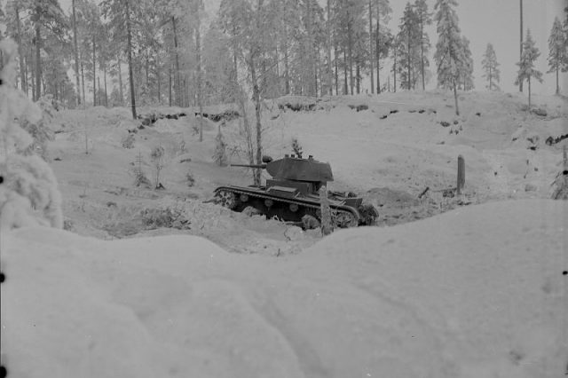 A Soviet T-26 model 1937 advancing aggressively on the eastern side of Kollaa River