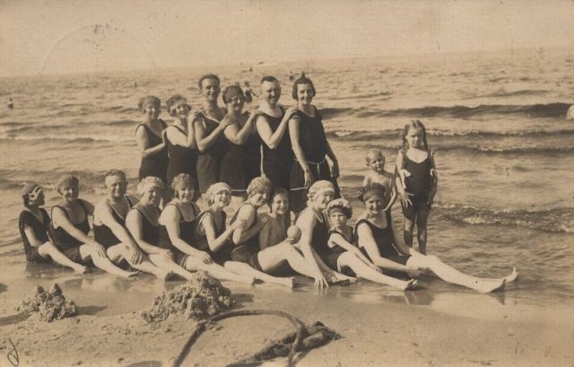 These were entirely different times at the beach (1900).