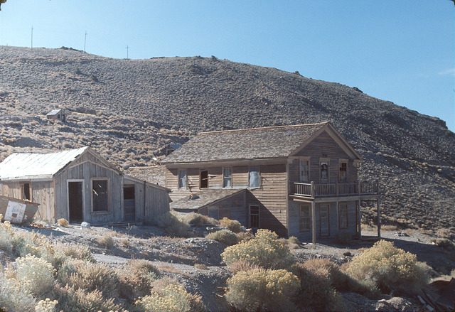 Cerro Gordo, 1975. Photo by The Greater Southwestern CC BY 2.0