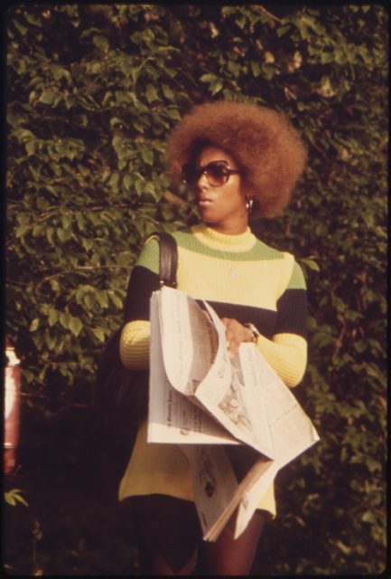 This lady embraces the subtler color tones of the late-1970s with her rib-knit sweater