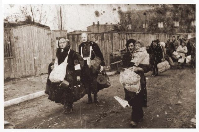 Ghetto residents head toward the trains that will take them to Chelmno.
