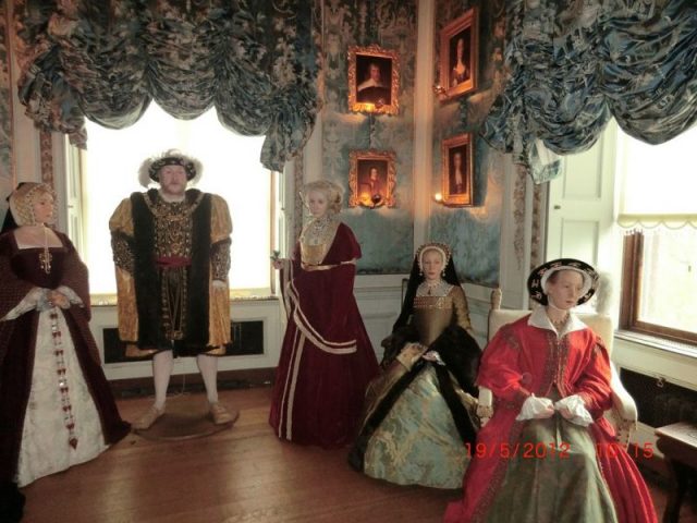 Henry VIII and wives at Warwick Castle. Photo by Lobster1 CC BY SA 3.0