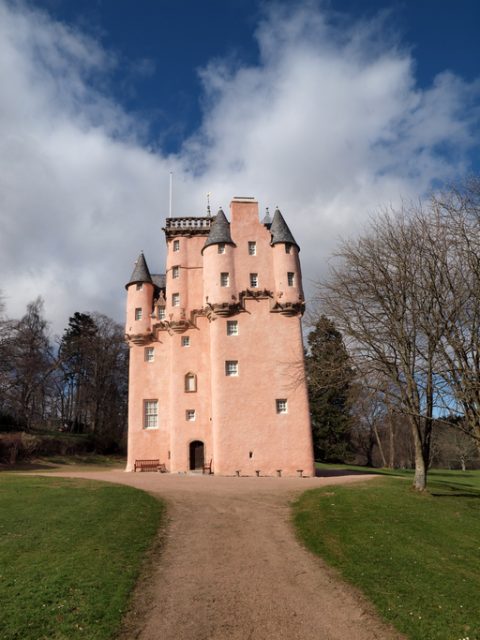 Craigievar Castle in Aberdeenshire, Scotland. It was given it’s pink color by Sir John Forbes who inherited the castle in 1824.