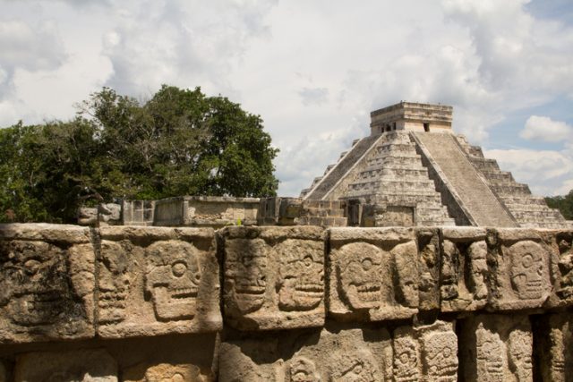El Castillo Kukulkan temple, Chichén Itzá, Yucatan, Mexico.