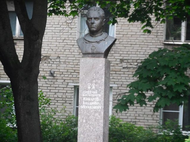 Monument of Vladimir Komarov. Photo by Aleksei Palov CC BY SA 4.0
