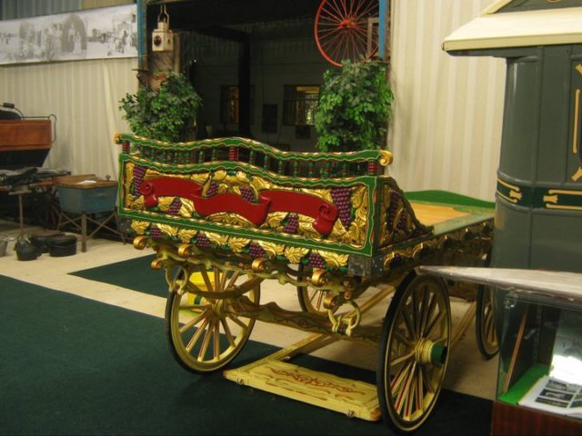 Romanichal-style trotting cart. Photo by-Rumney2012 CC BY-SA 3.0
