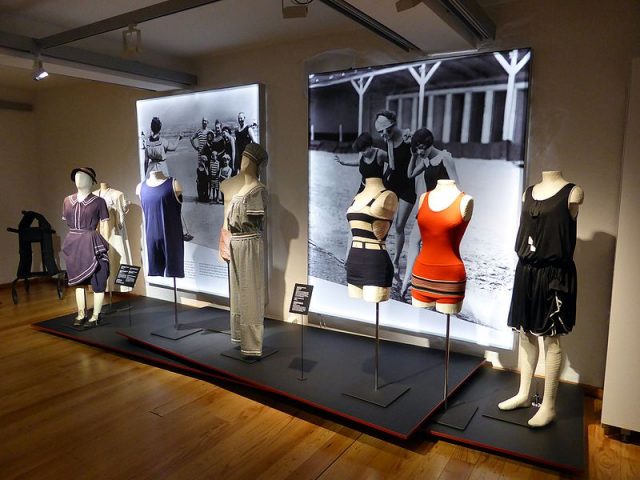 An exhibition of swimsuits at the Textile Museum Cromford in Ratingen, Photo by 1971markus, CC BY-SA 4.0