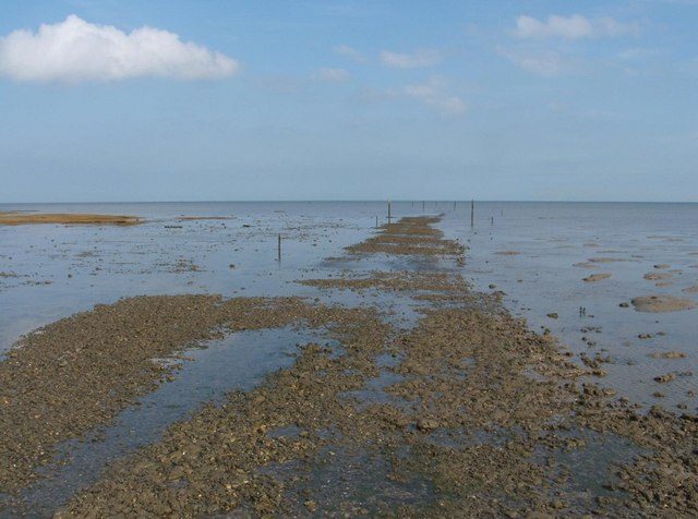The headway at Wakering Stairs, the current southerly starting point of the Broomway. Photo Helen Miller CC By-SA 2.0
