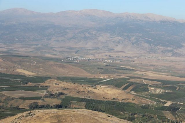 View of Tel Abel Beth Maacah (center of photo), looking east, with the Hermon massif in the background. Photo by Tel Abel Beth Maacah CC BY SA 4.0