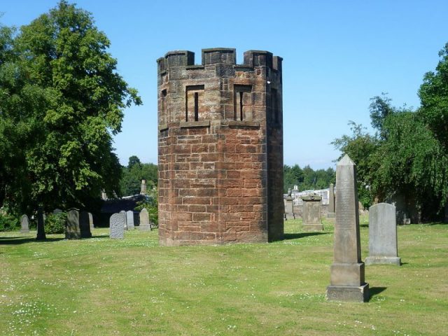 Watchtower built in Dalkeith town cemetery, near Edinburgh, in 1827. Photo by Kim Traynor CC BY-SA 3.0