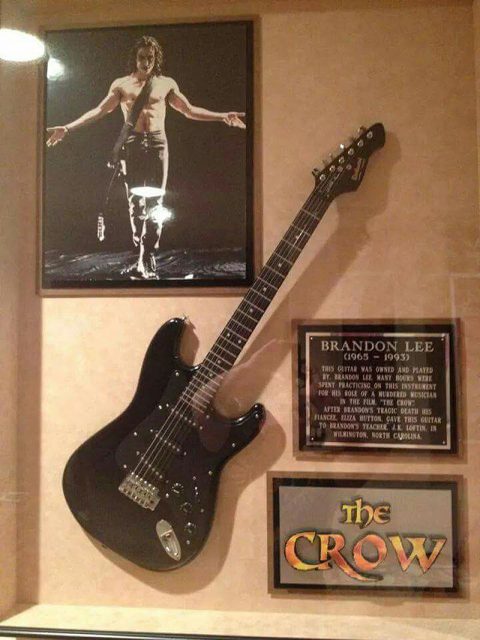 Brandon Lee guitar used in “The Crow” (Eric Draven). Photo by SMullerG50 CC BY-SA 4.0