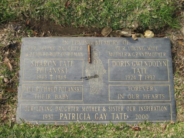 The Tate family burial plot at Holy Cross Cemetery, Culver City, California, in which Tate, her unborn son Paul, mother Doris, and sister Patti are interred. Photo by IllaZilla CC BY-SA 3.0