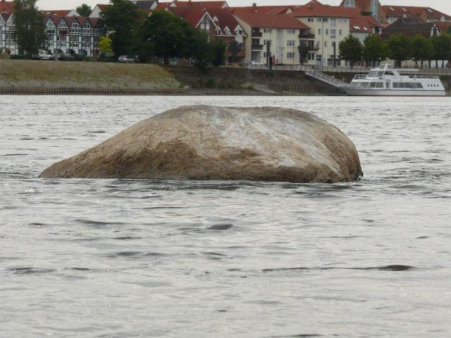 Hunger stone in Schönebeck. Photo by Radionaut CC BY SA 3.0